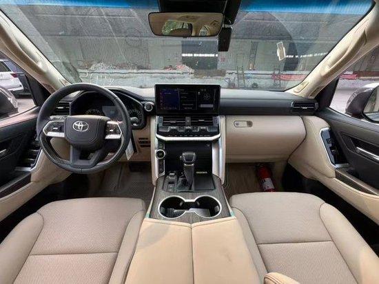 2025款丰田酷路泽LC300 35T中东版7X万越野佼佼者(图3)