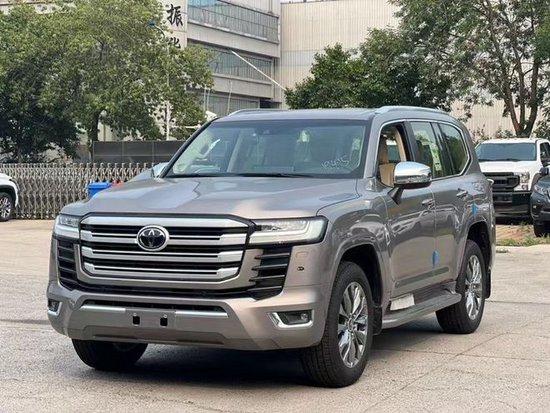 2025款丰田酷路泽LC300 35T中东版7X万越野佼佼者(图2)