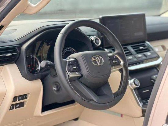 2025款丰田酷路泽LC300 35T中东版7X万越野佼佼者(图4)