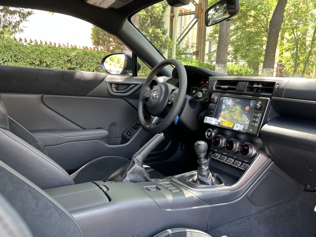 25款丰田GR86 24L手动现车港口最新价格30来万提车(图3)