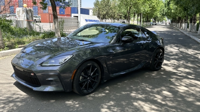 25款丰田GR86 24L手动现车港口最新价格30来万提车(图8)